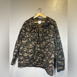Kensie women’s camouflage lightweight jacket size Large